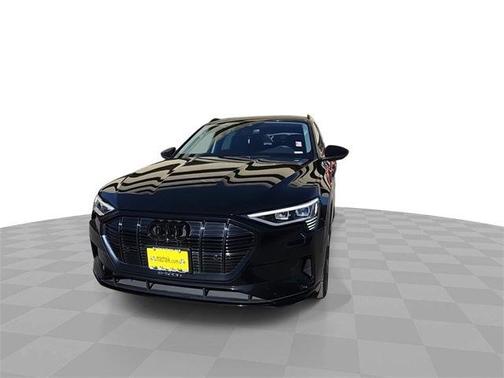 2022 Audi e-tron Premium Plus