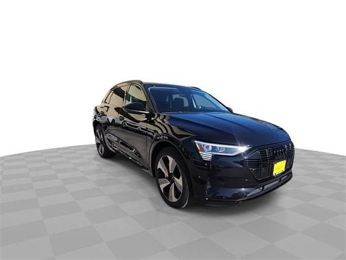 2022 Audi e-tron Premium Plus
