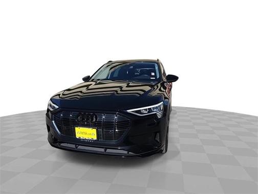 2022 Audi e-tron Premium Plus