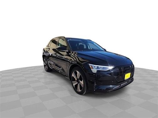 2022 Audi e-tron Premium Plus