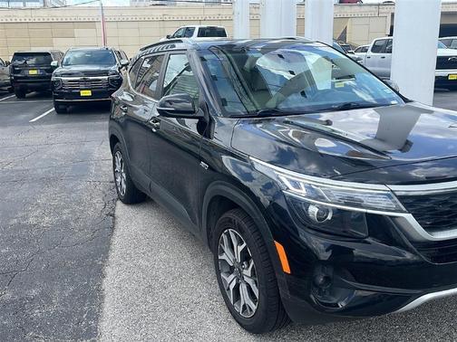 Cherry Black 2021 Kia Seltos EX