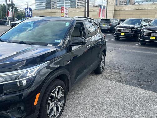 Cherry Black 2021 Kia Seltos EX