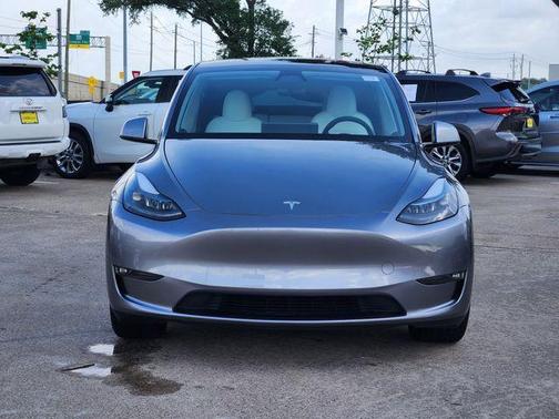 2025 Tesla Model Y Long Range