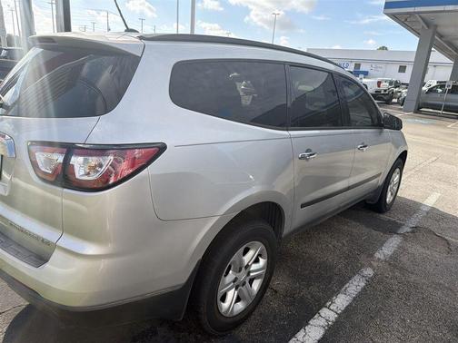 Silver Ice Metallic 2015 Chevrolet Traverse LS