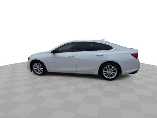 Iridescent Pearl Tricoat 2016 Chevrolet Malibu 1LT