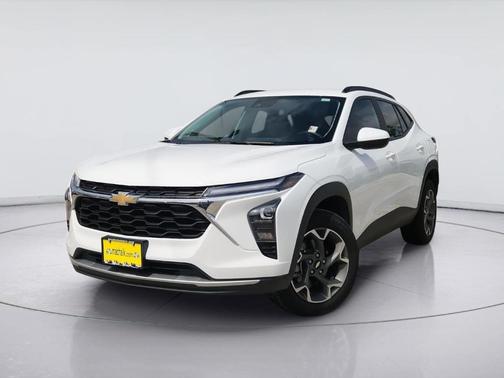 Summit White 2024 Chevrolet Trax LT