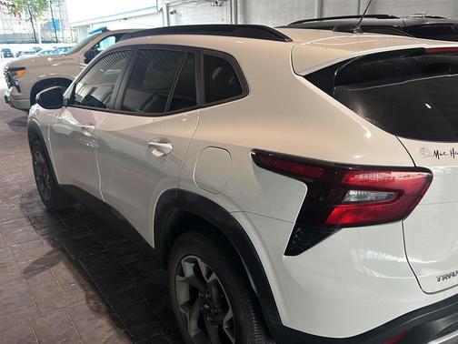Summit White 2024 Chevrolet Trax LT