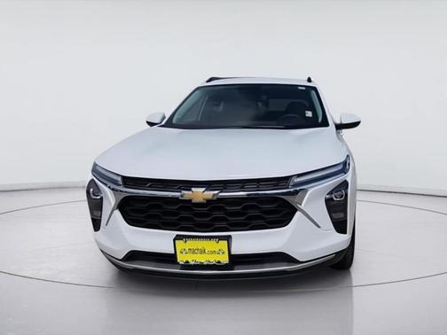 Summit White 2024 Chevrolet Trax LT
