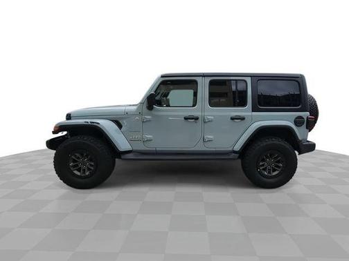 Earl Clearcoat 2023 Jeep Wrangler Sahara