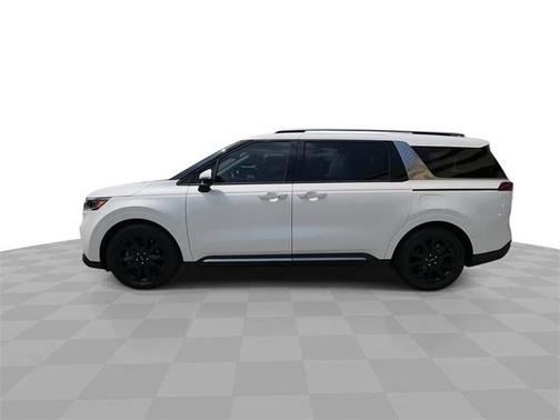 2023 Kia Carnival SX