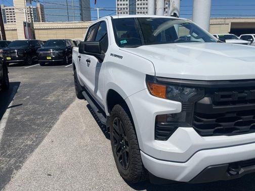 Summit White 2022 Chevrolet Silverado 1500 Custom
