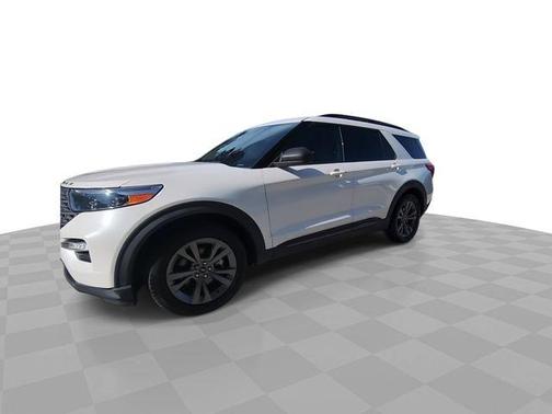White Metallic 2021 Ford Explorer XLT