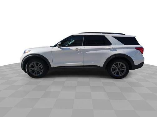 White Metallic 2021 Ford Explorer XLT