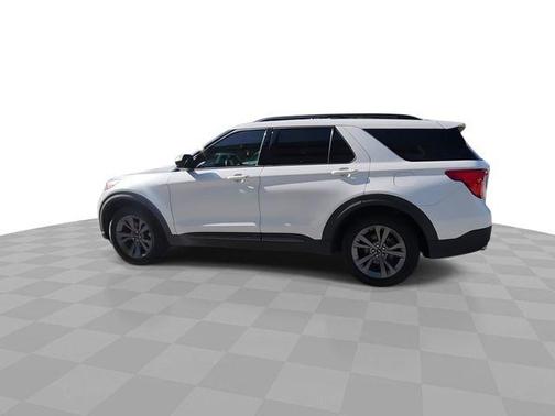 White Metallic 2021 Ford Explorer XLT