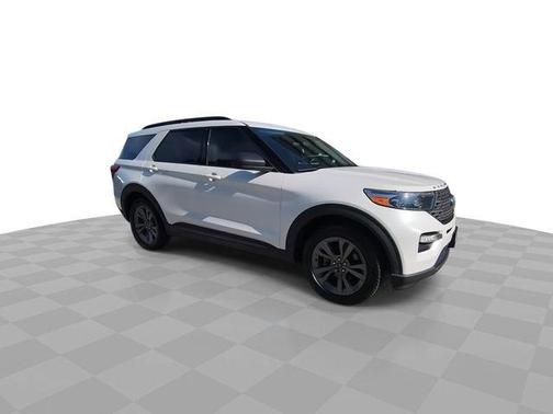White Metallic 2021 Ford Explorer XLT