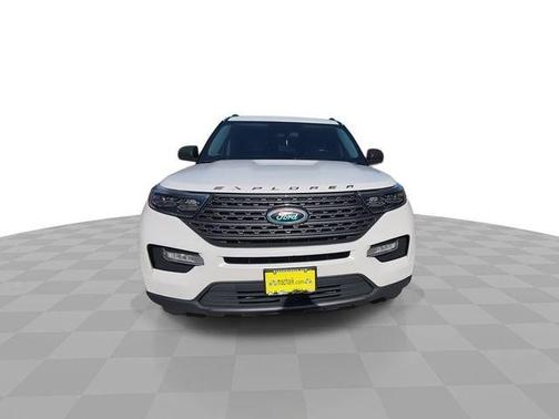 White Metallic 2021 Ford Explorer XLT