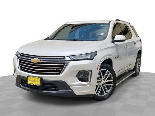 Iridescent Pearl Tricoat 2022 Chevrolet Traverse High Country