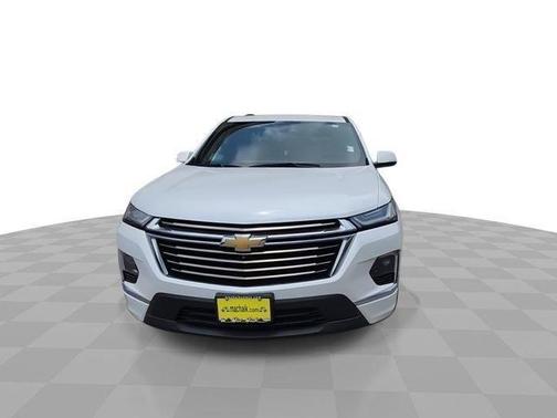 Iridescent Pearl Tricoat 2022 Chevrolet Traverse High Country