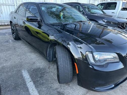 2019 Chrysler 300 Touring