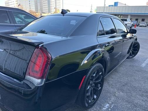 2019 Chrysler 300 Touring