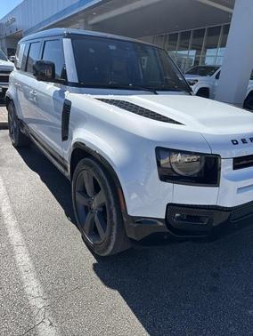 2023 Land Rover Defender 110 V8