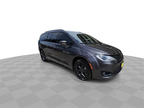 2020 Chrysler Pacifica Touring-L Plus