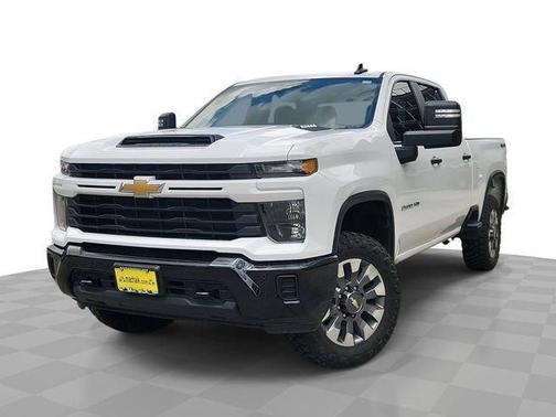 Summit White 2025 Chevrolet Silverado 2500 Custom