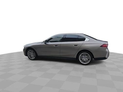 Oxide Gray Metallic 2024 BMW 530 i