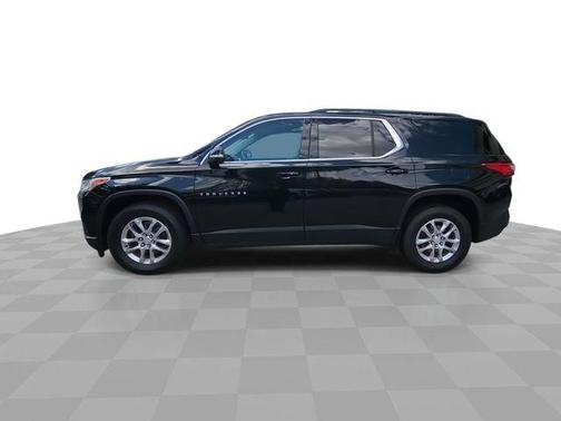 Mosaic Black Metallic 2021 Chevrolet Traverse LT Leather