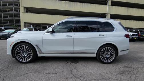 2025 BMW X7 xDrive40i