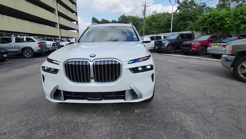 2025 BMW X7 xDrive40i
