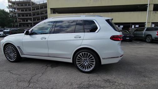 2025 BMW X7 xDrive40i