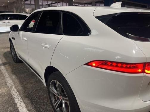 2017 Jaguar F-PACE 35t R-Sport