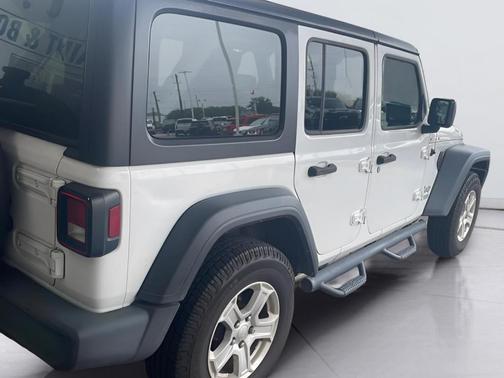 Bright White Clearcoat 2018 Jeep Wrangler Unlimited Sport