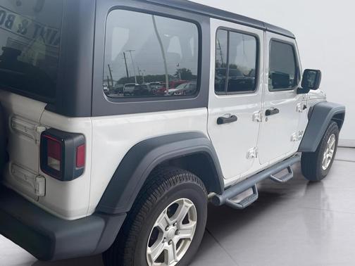 Bright White Clearcoat 2018 Jeep Wrangler Unlimited Sport