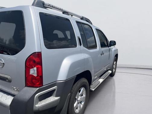 Silver Lightning Metallic 2010 Nissan Xterra S
