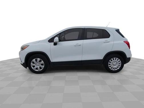 Summit White 2017 Chevrolet Trax LS