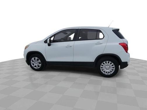 Summit White 2017 Chevrolet Trax LS