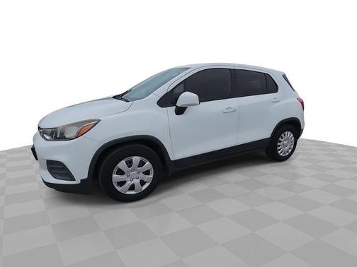 Summit White 2017 Chevrolet Trax LS