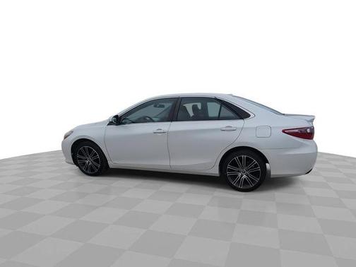 Blizzard Pearl 2016 Toyota Camry SE