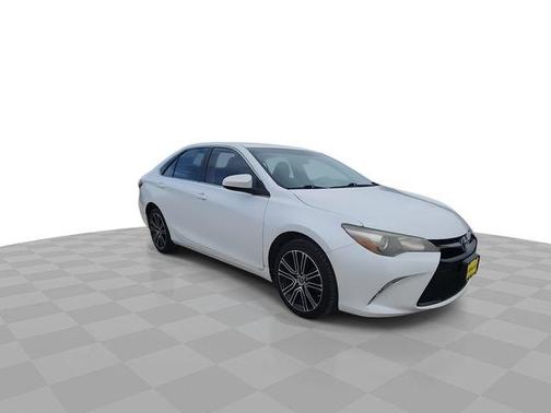 Blizzard Pearl 2016 Toyota Camry SE