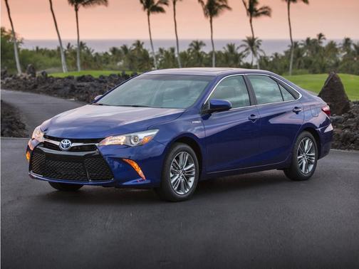 Blizzard Pearl 2016 Toyota Camry SE