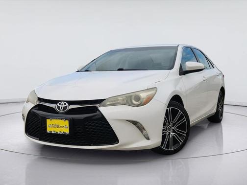 Blizzard Pearl 2016 Toyota Camry SE