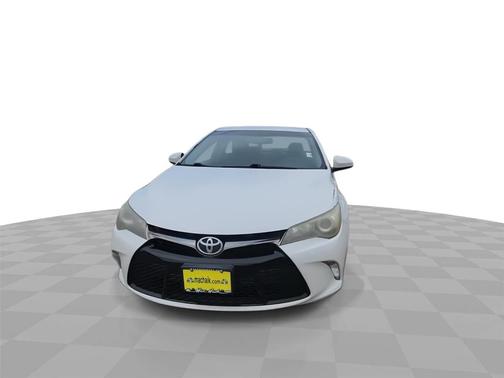 Blizzard Pearl 2016 Toyota Camry SE