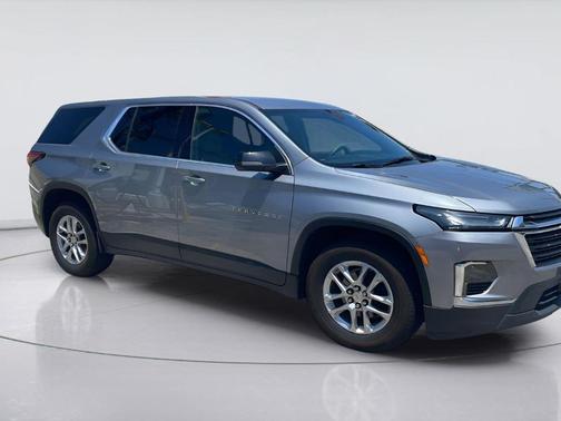 Sterling Gray Metallic 2023 Chevrolet Traverse LS