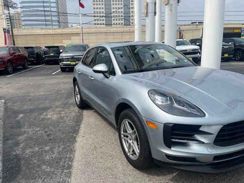 Dolomite Silver Metallic 2019 Porsche Macan Base