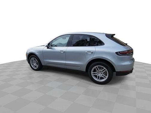 Dolomite Silver Metallic 2019 Porsche Macan Base