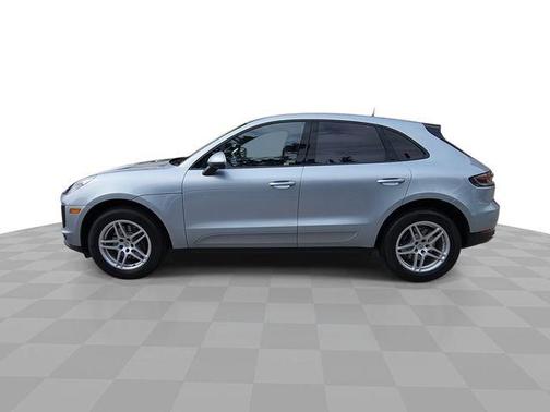 Dolomite Silver Metallic 2019 Porsche Macan Base