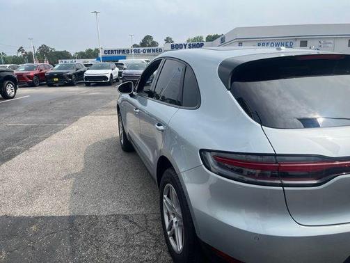 Dolomite Silver Metallic 2019 Porsche Macan Base