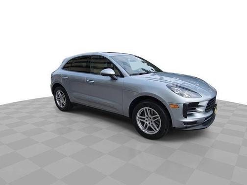 Dolomite Silver Metallic 2019 Porsche Macan Base